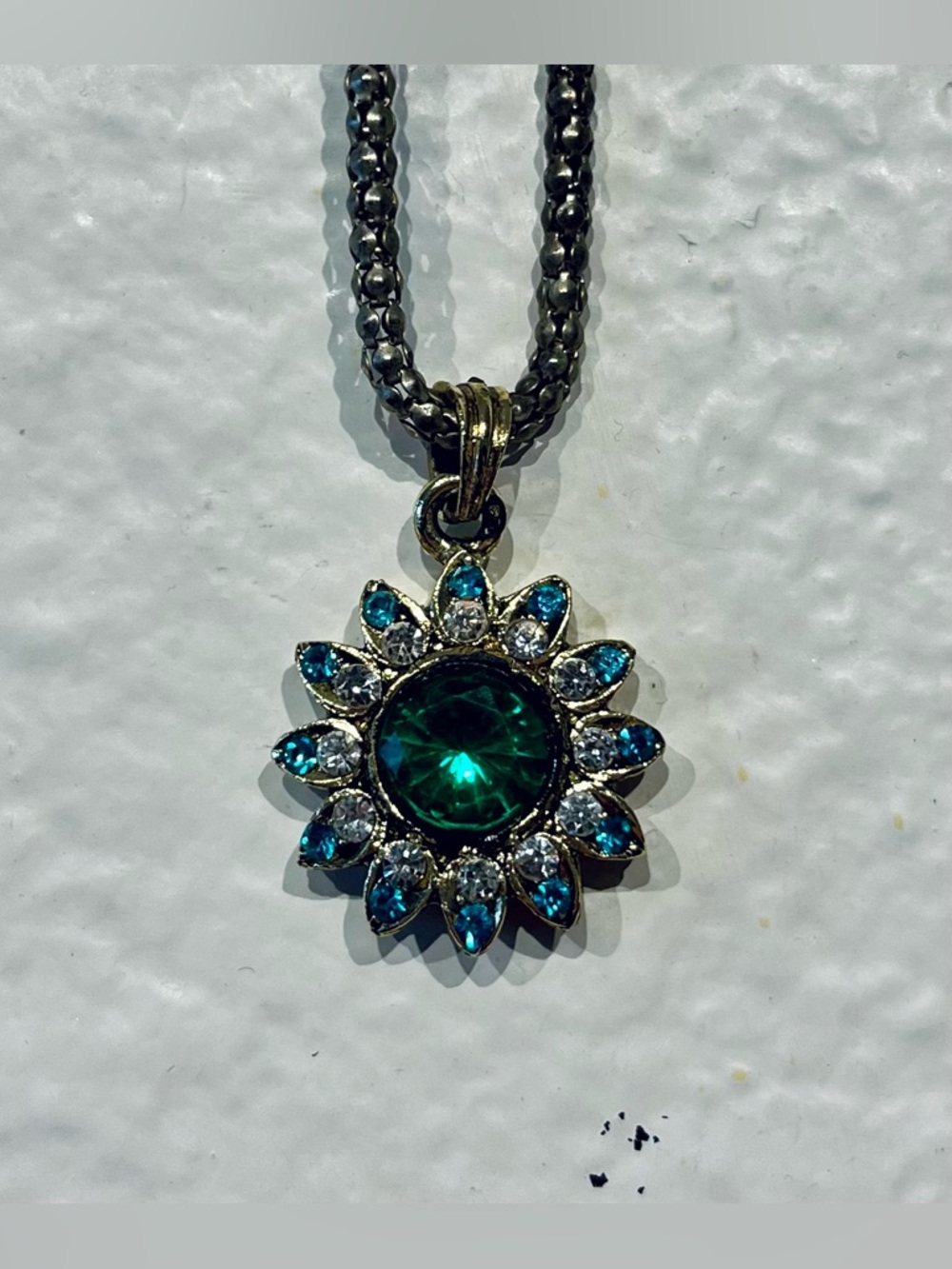 Vintage Emerald Green Sunburst Pendant Necklace